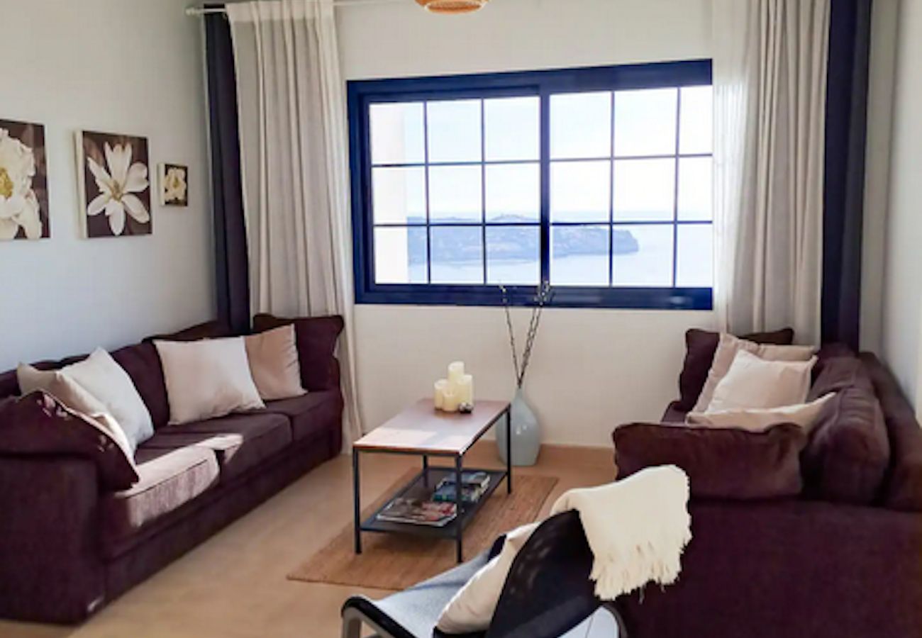 Ferienwohnung in La Herradura - Modernes Apartment mit Terrasse, Meerblick und Pool