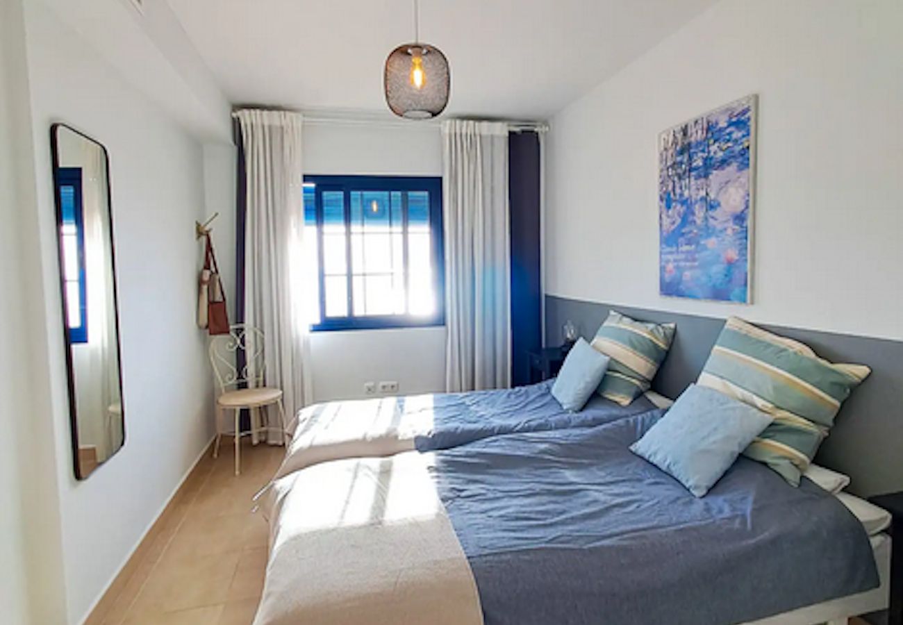 Ferienwohnung in La Herradura - Modernes Apartment mit Terrasse, Meerblick und Pool