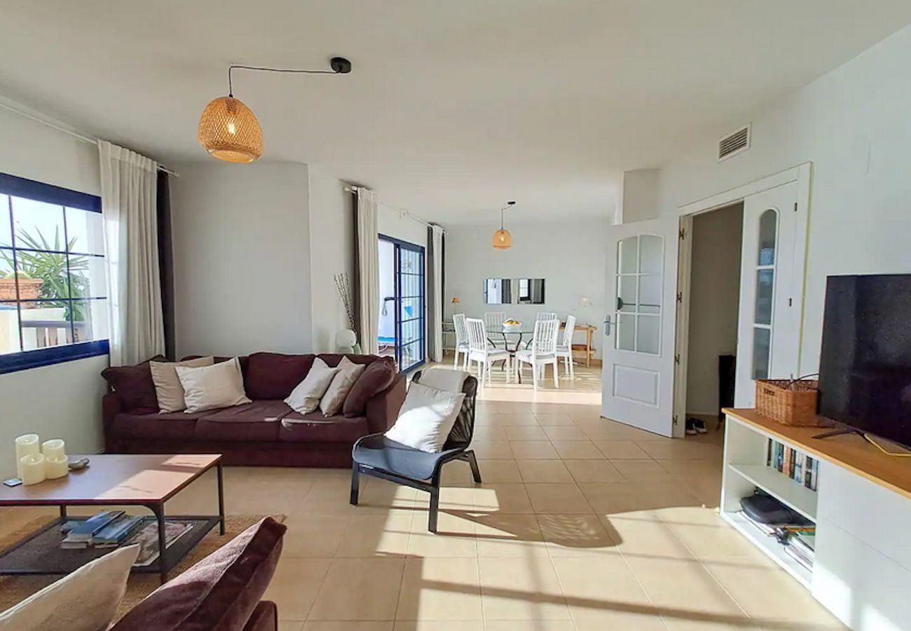 Ferienwohnung in La Herradura - Modernes Apartment mit Terrasse, Meerblick und Pool