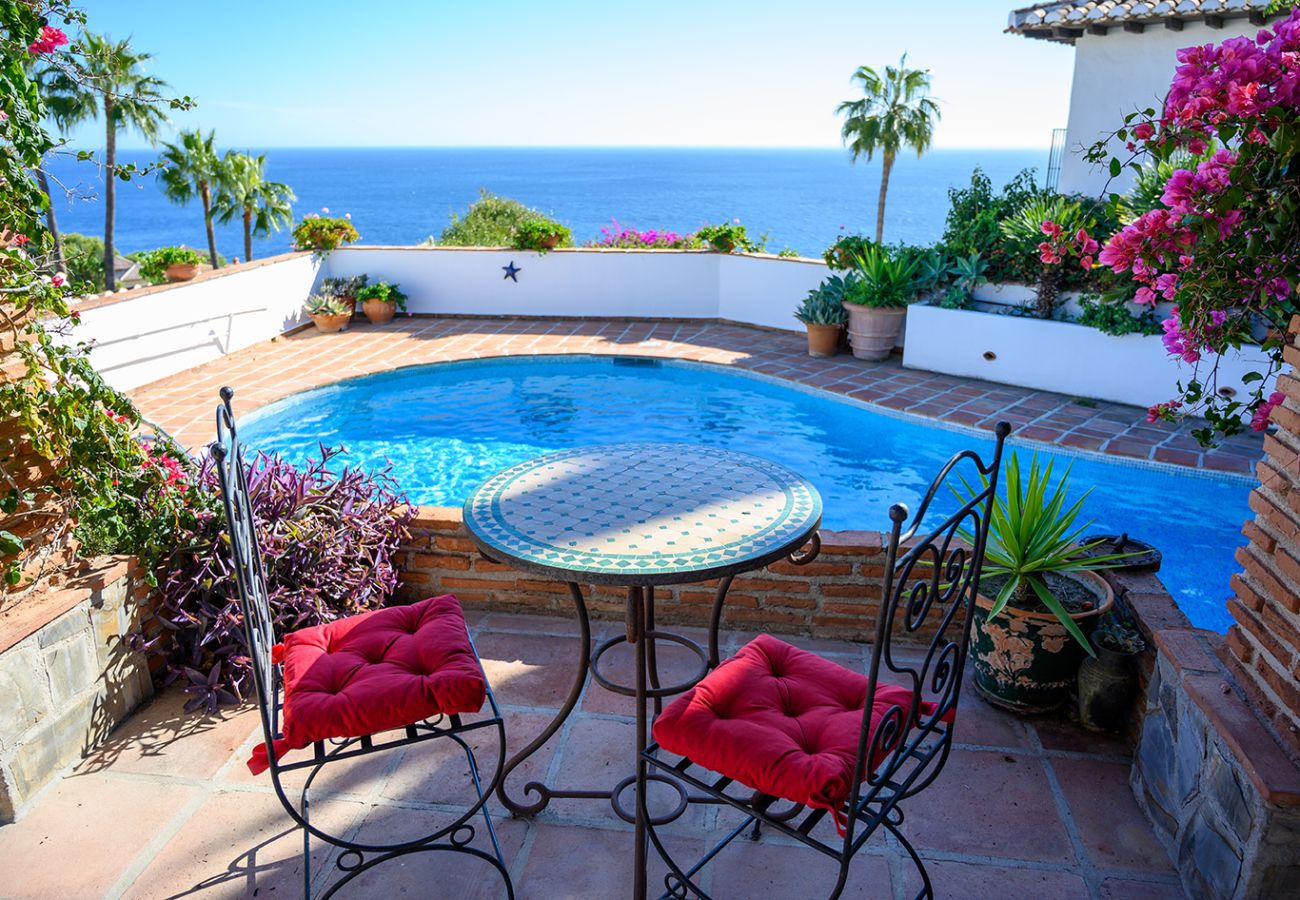 Villa in La Herradura - Luxusvilla, zauberhafter Meerblick, privater beheizter Pool.