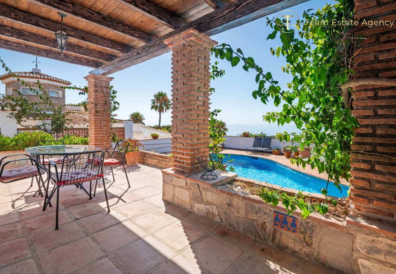 Villa in La Herradura - Luxusvilla, zauberhafter Meerblick, privater beheizter Pool.