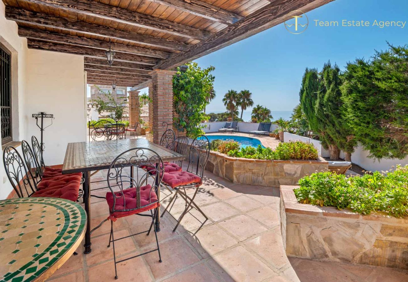 Villa in La Herradura - Luxusvilla, zauberhafter Meerblick, privater beheizter Pool.