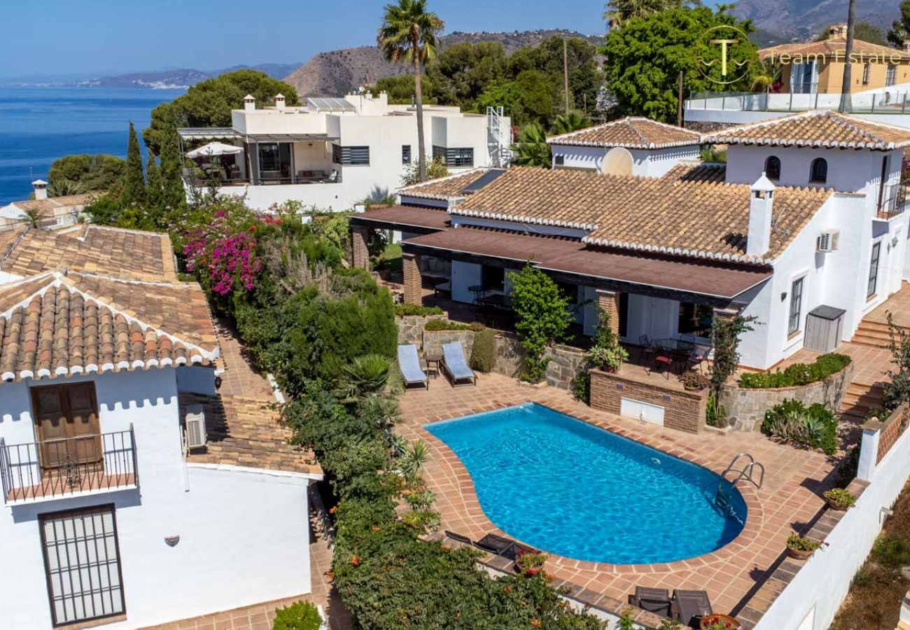 Villa in La Herradura - Luxusvilla, zauberhafter Meerblick, privater beheizter Pool.