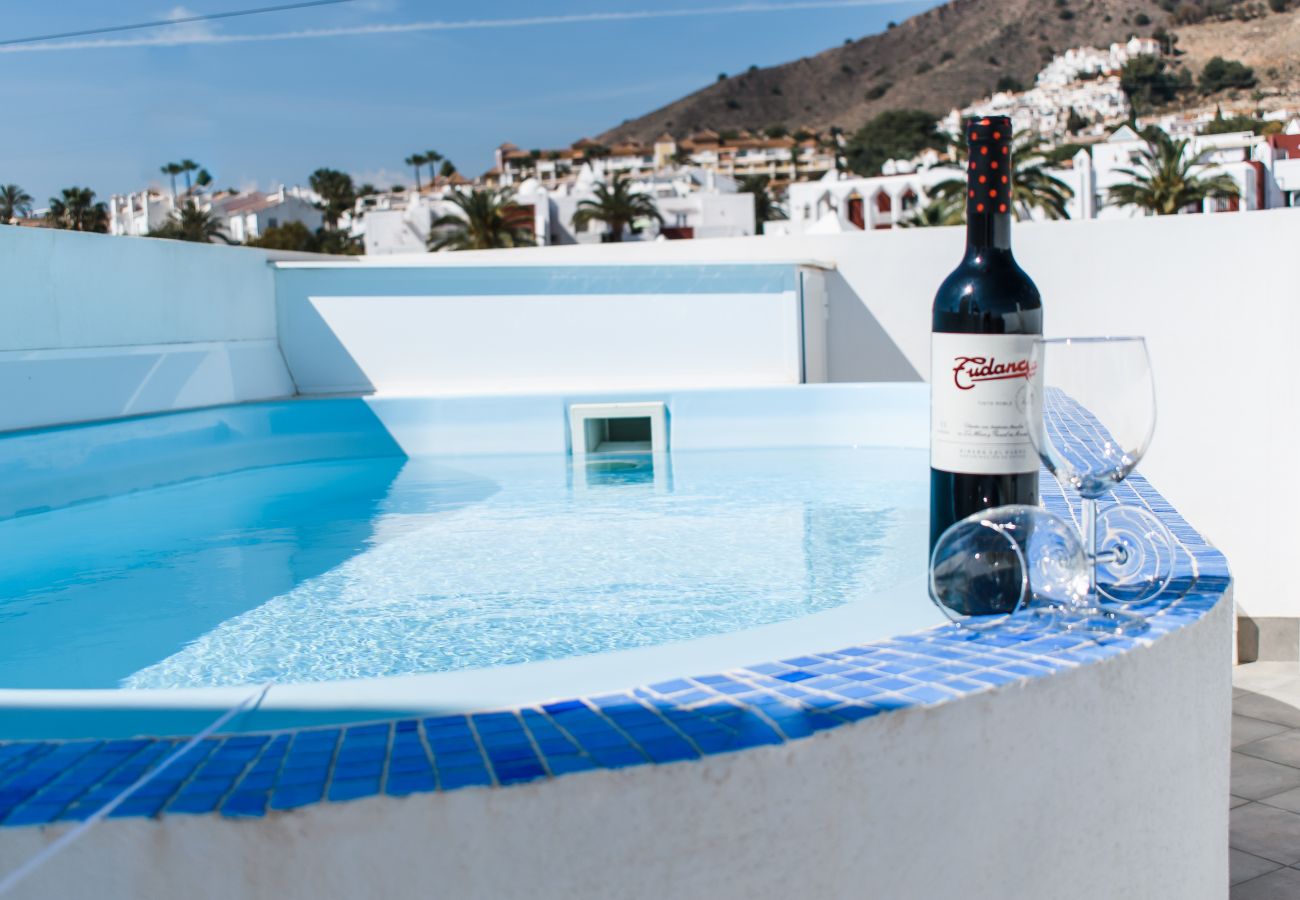 Stadthaus in Nerja - Stadthaus mit Dachterrasse und privatem Pool