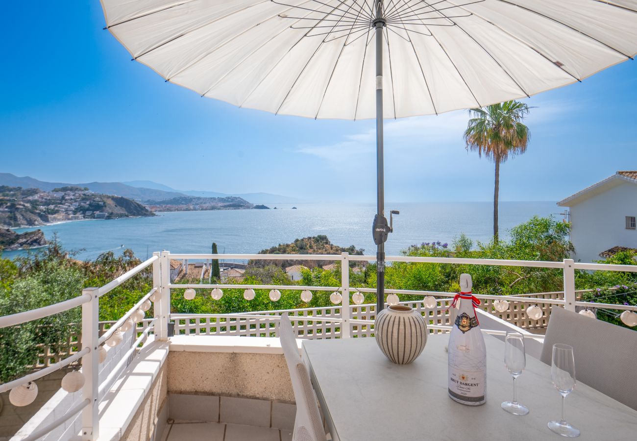 Stadthaus in La Herradura - Reihenhaus am Strand mit Pool und Meerblick