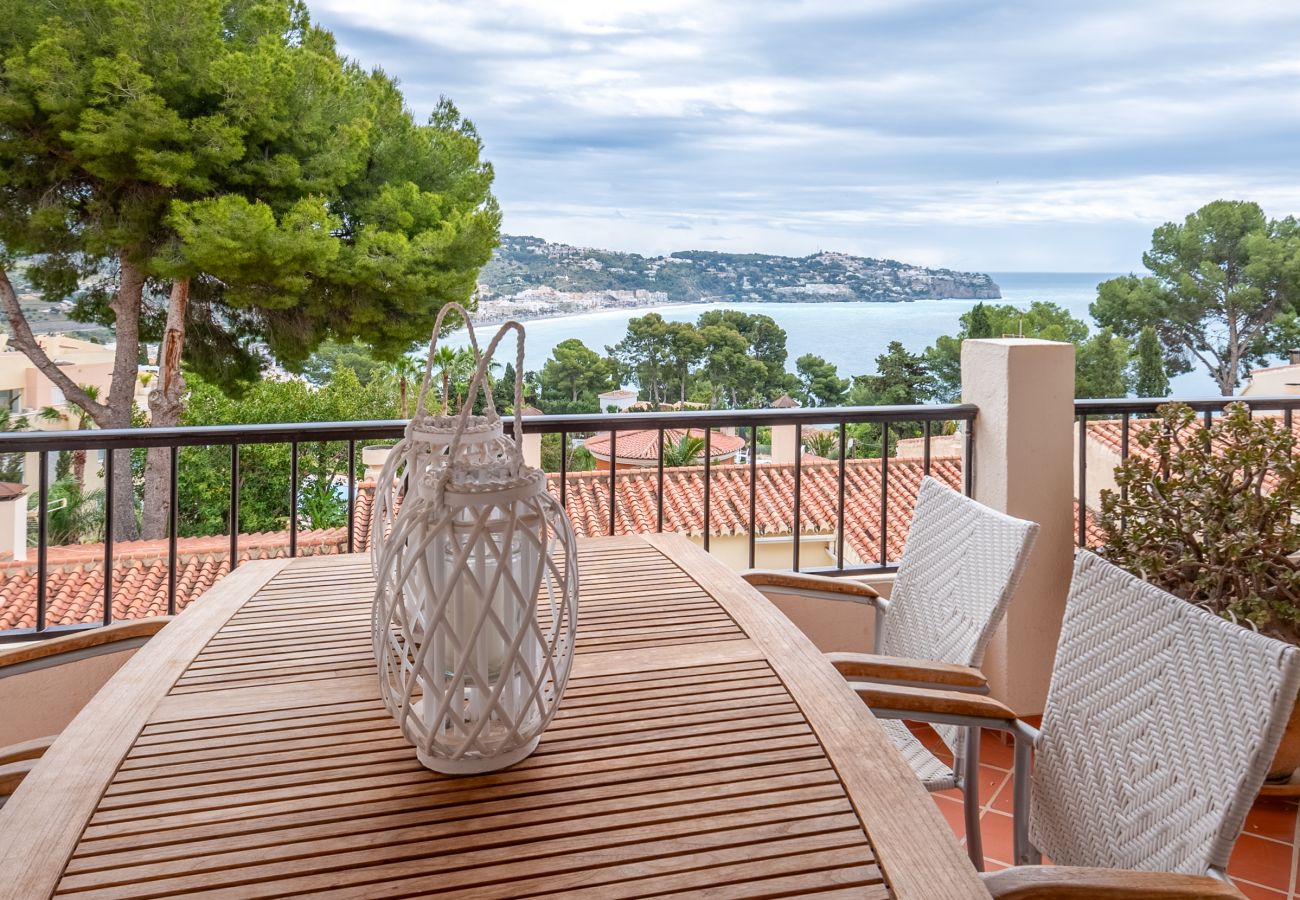 Ferienwohnung in La Herradura - Gemütliche Wohnung mit Pool, Tennis/Padel, Meer- und Bergblick