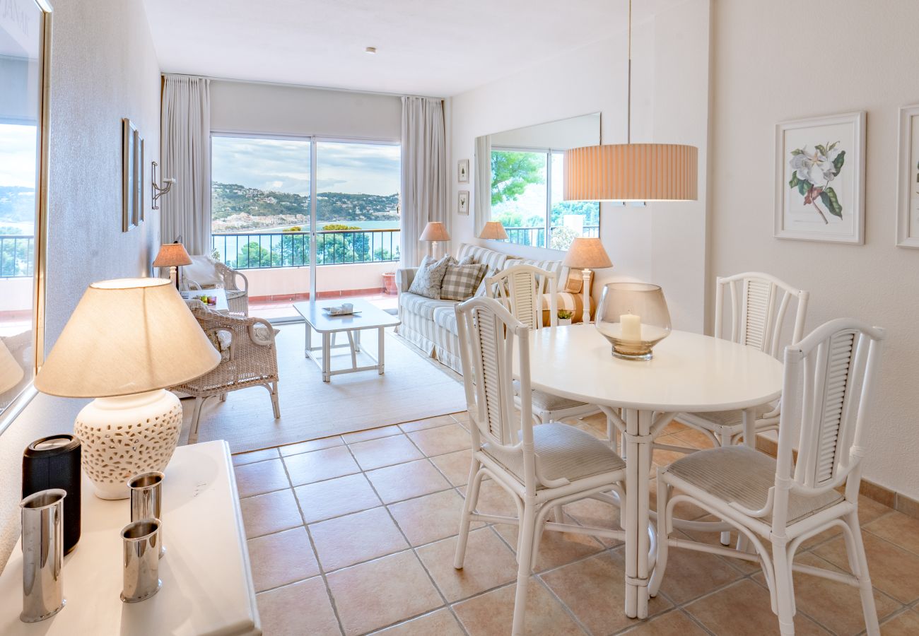 Ferienwohnung in La Herradura - Gemütliche Wohnung mit Pool, Tennis/Padel, Meer- und Bergblick