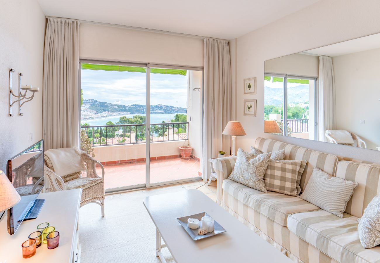 Ferienwohnung in La Herradura - Gemütliche Wohnung mit Pool, Tennis/Padel, Meer- und Bergblick