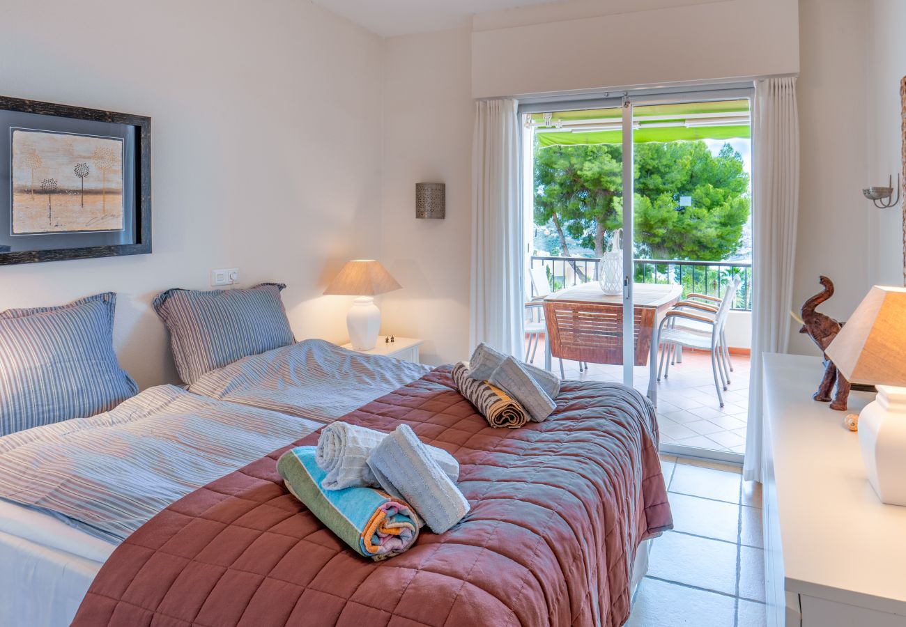 Ferienwohnung in La Herradura - Gemütliche Wohnung mit Pool, Tennis/Padel, Meer- und Bergblick