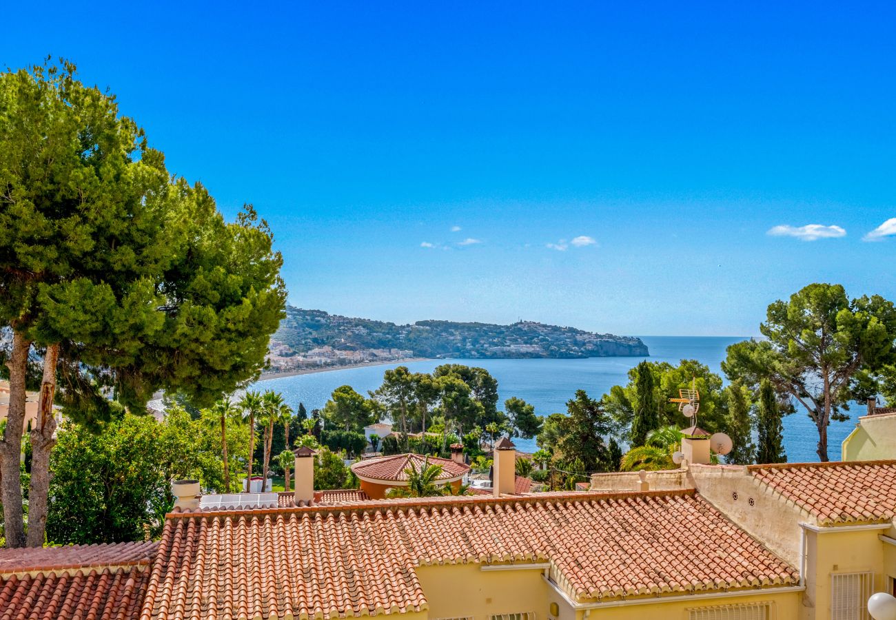 Ferienwohnung in La Herradura - Gemütliche Wohnung mit Pool, Tennis/Padel, Meer- und Bergblick