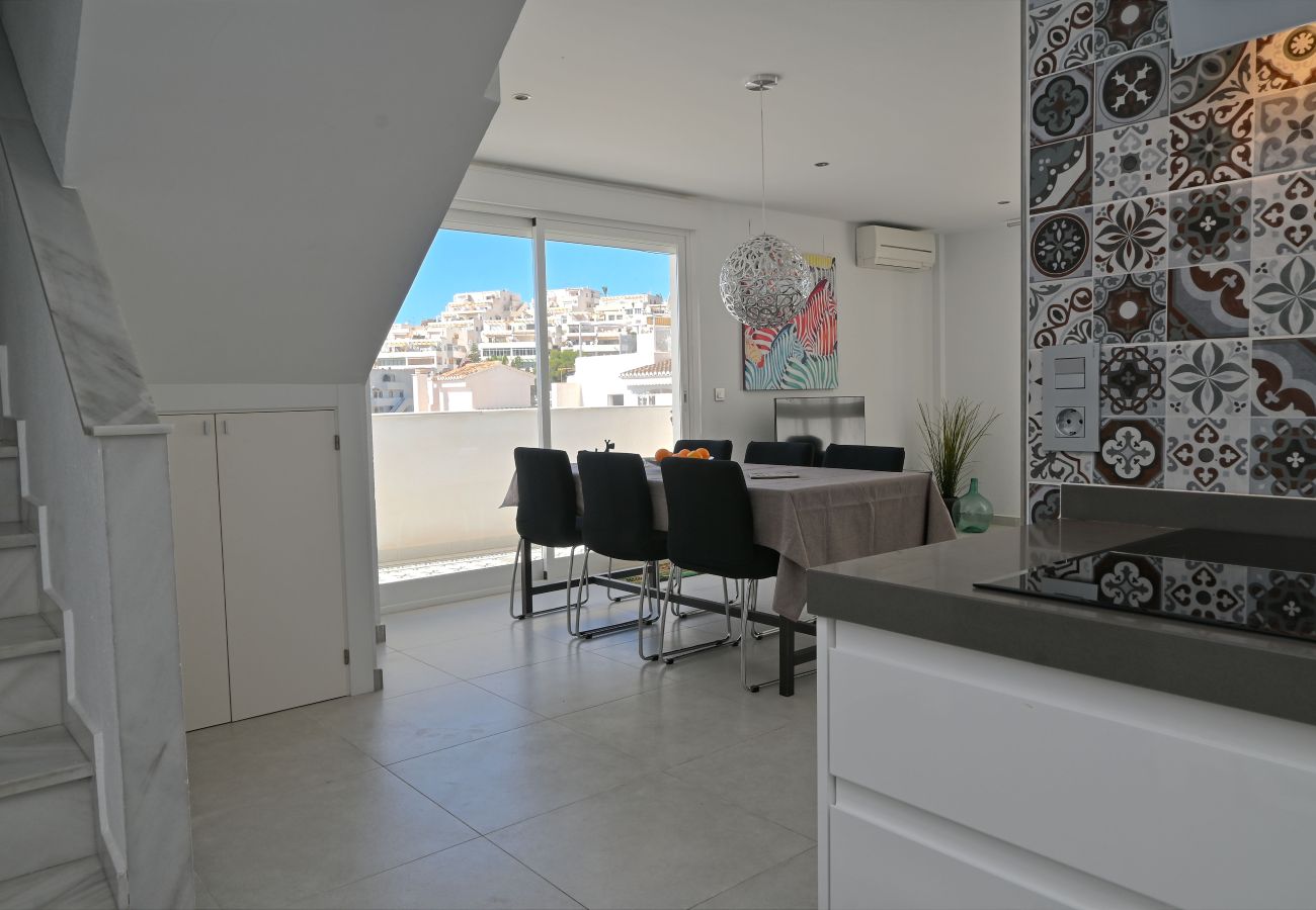 Ferienwohnung in Almuñecar - Penthouse, Terrasse, Meerblick, 2 Min. zu Fuß zum Strand