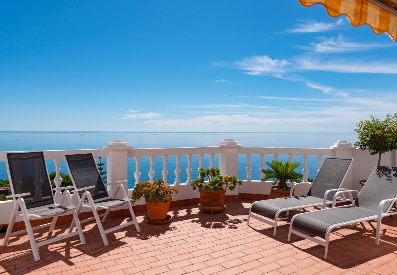 Ferienwohnung in Nerja - Wunderschöne Wohnung mit Meerblick und großer Terrasse 