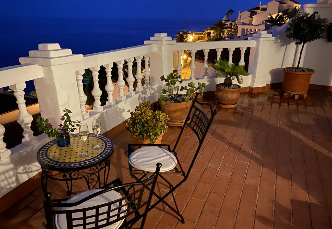 Ferienwohnung in Nerja - Wunderschöne Wohnung mit Meerblick und großer Terrasse 