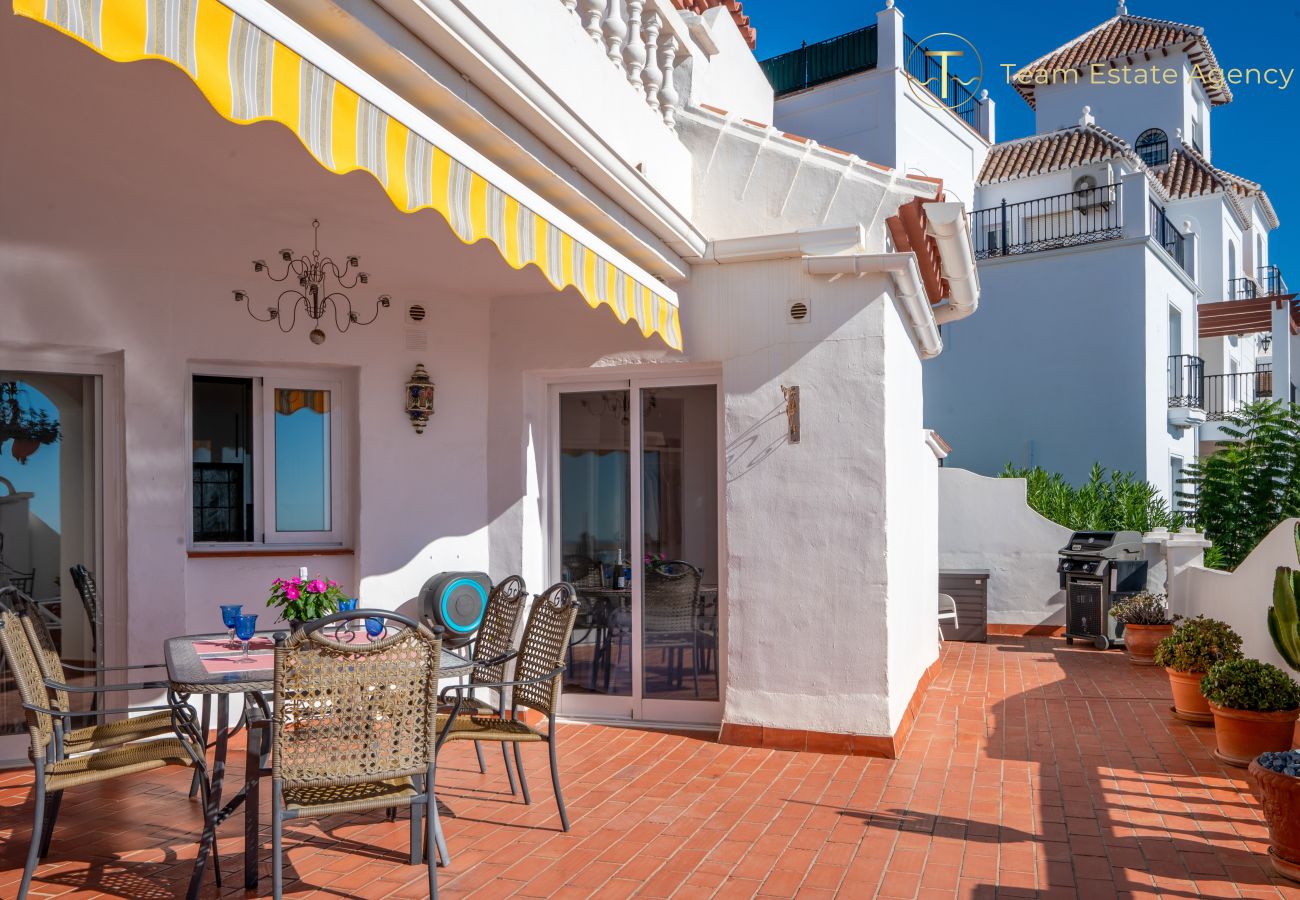 Ferienwohnung in Nerja - Wunderschöne Wohnung mit Meerblick und großer Terrasse 