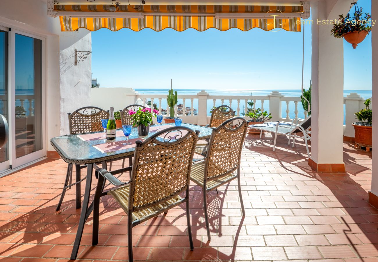 Ferienwohnung in Nerja - Wunderschöne Wohnung mit Meerblick und großer Terrasse 