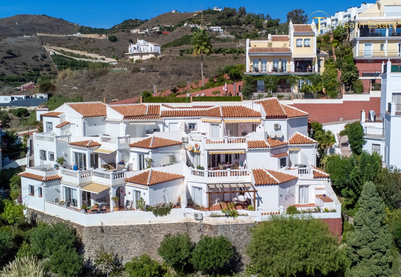 Ferienwohnung in Nerja - Wunderschöne Wohnung mit Meerblick und großer Terrasse 