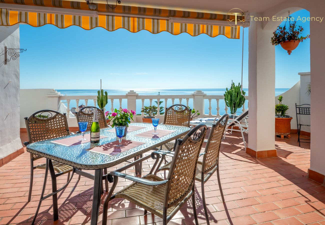 Ferienwohnung in Nerja - Wunderschöne Wohnung mit Meerblick und großer Terrasse 