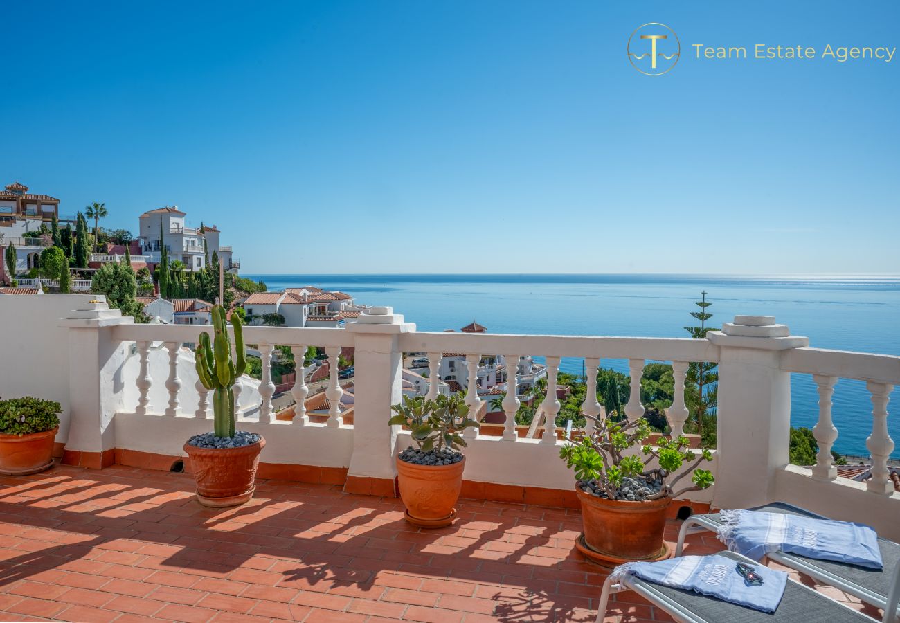 Ferienwohnung in Nerja - Wunderschöne Wohnung mit Meerblick und großer Terrasse 