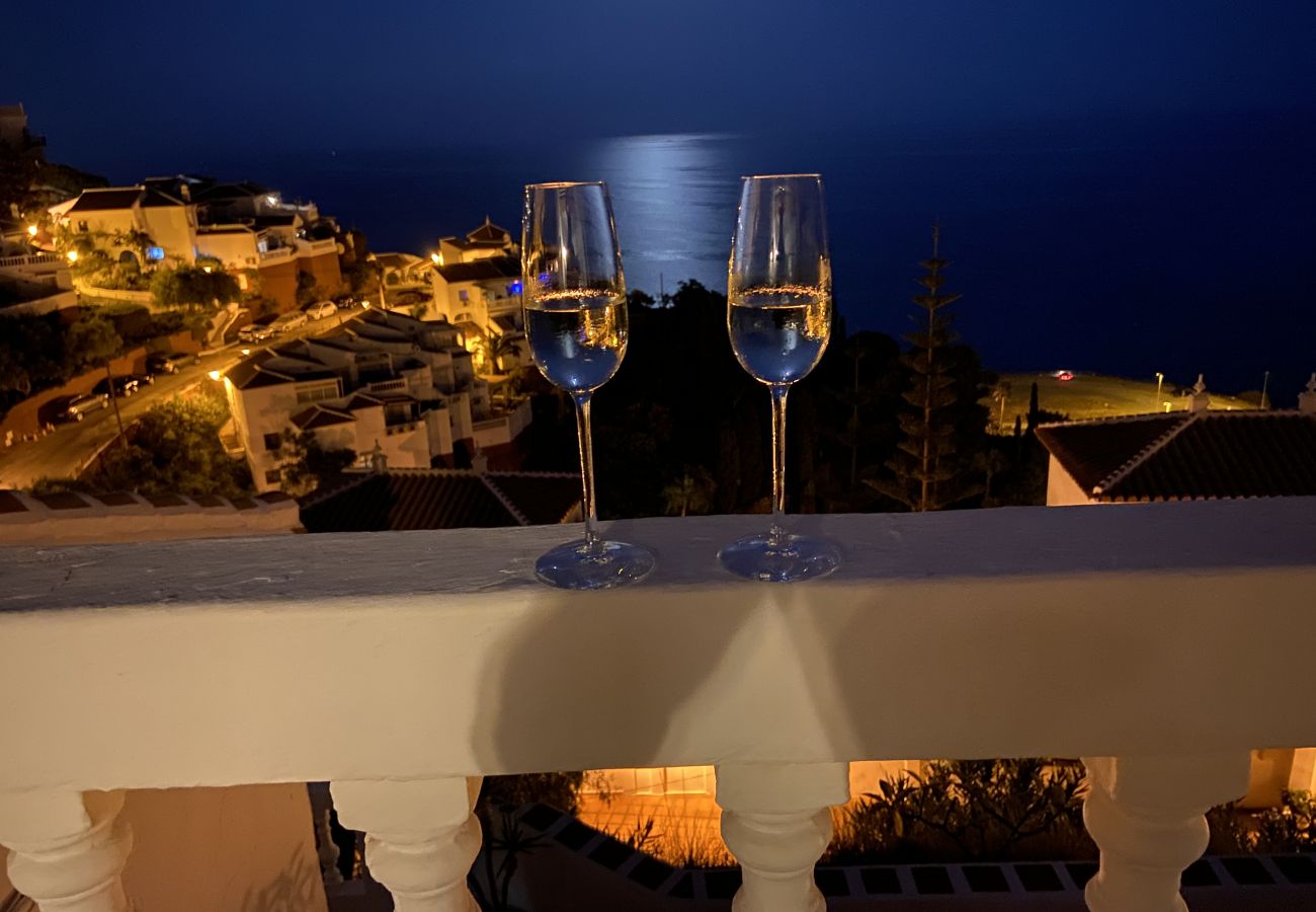 Ferienwohnung in Nerja - Wunderschöne Wohnung mit Meerblick und großer Terrasse 