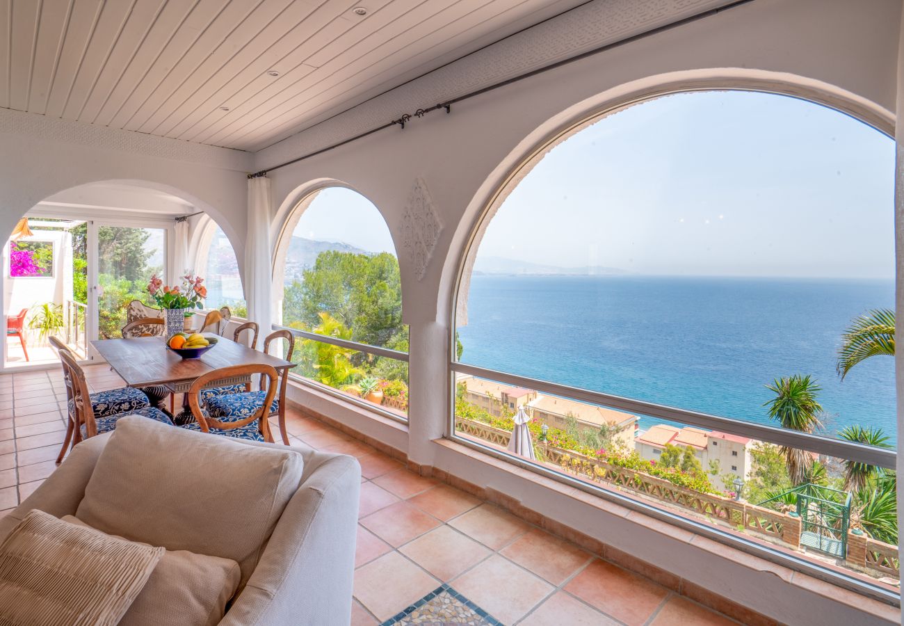 Villa in Almuñecar - Zauberhafter Meerblick, privater beheizter Pool, 15 Min, zu Fuß zum Strand und Restaurant