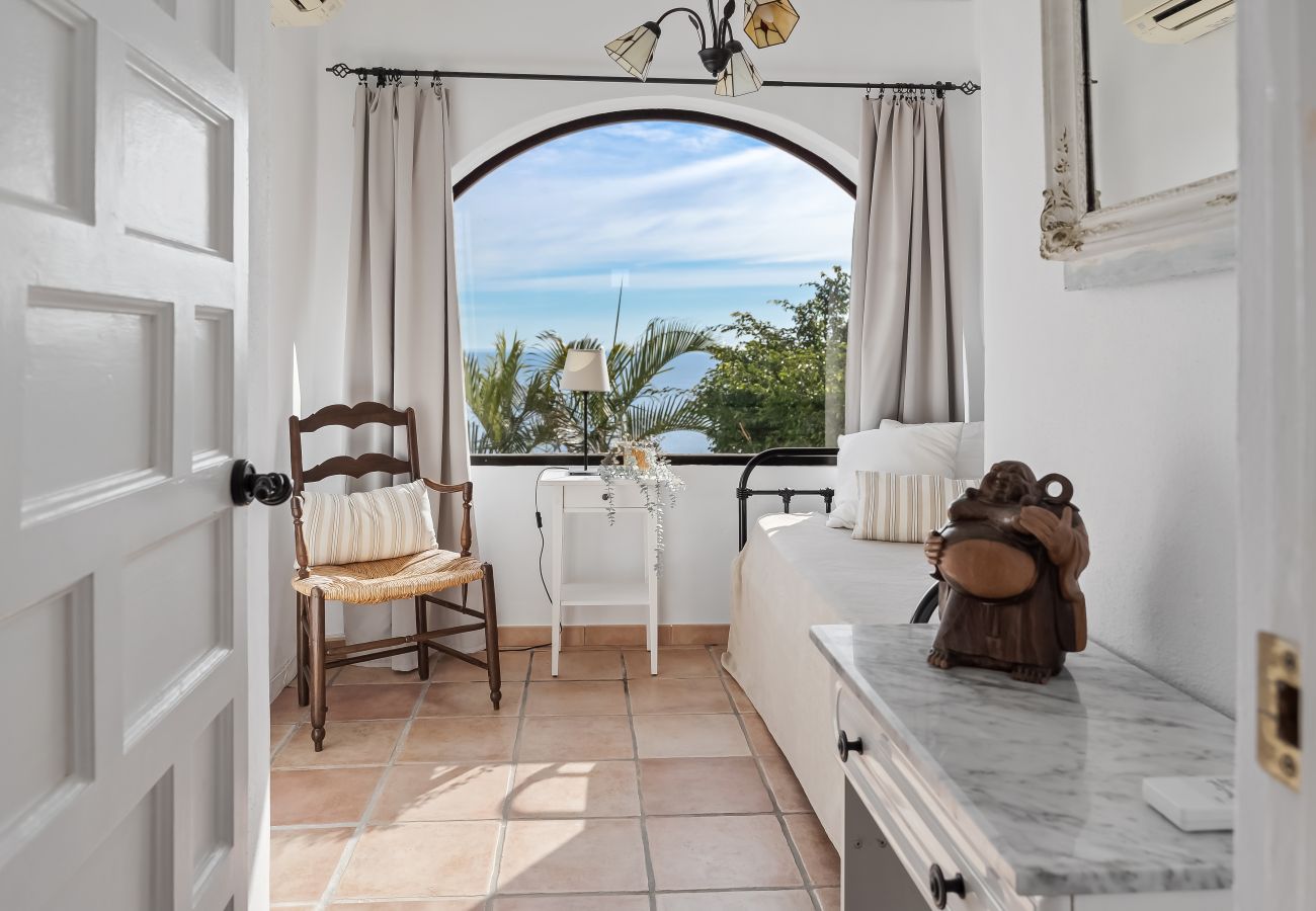 Villa in Almuñecar - Zauberhafter Meerblick, privater beheizter Pool, 15 Min, zu Fuß zum Strand und Restaurant