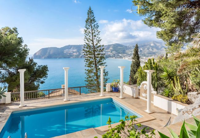 Villa in La Herradura - Wunderschöne Villa mit Meerblick, privatem Pool, 5 Minuten zu Fuß zum Strand