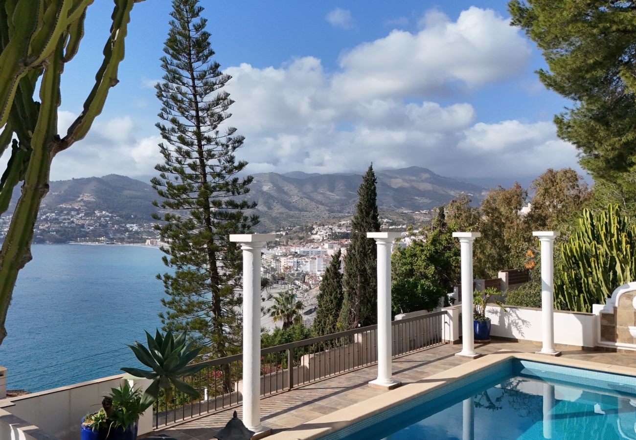 Villa in La Herradura - Wunderschöne Villa mit Meerblick, privatem Pool, 5 Minuten zu Fuß zum Strand