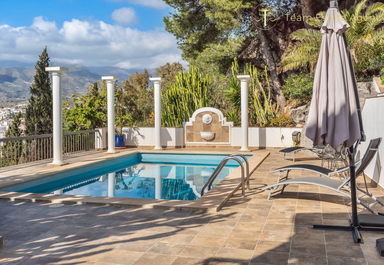 Villa in La Herradura - Wunderschöne Villa mit Meerblick, privatem Pool, 5 Minuten zu Fuß zum Strand