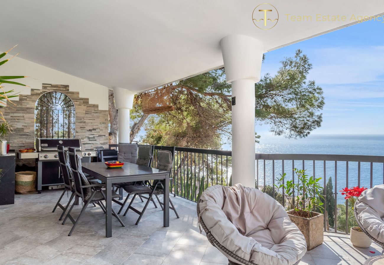 Villa in La Herradura - Wunderschöne Villa mit Meerblick, privatem Pool, 5 Minuten zu Fuß zum Strand