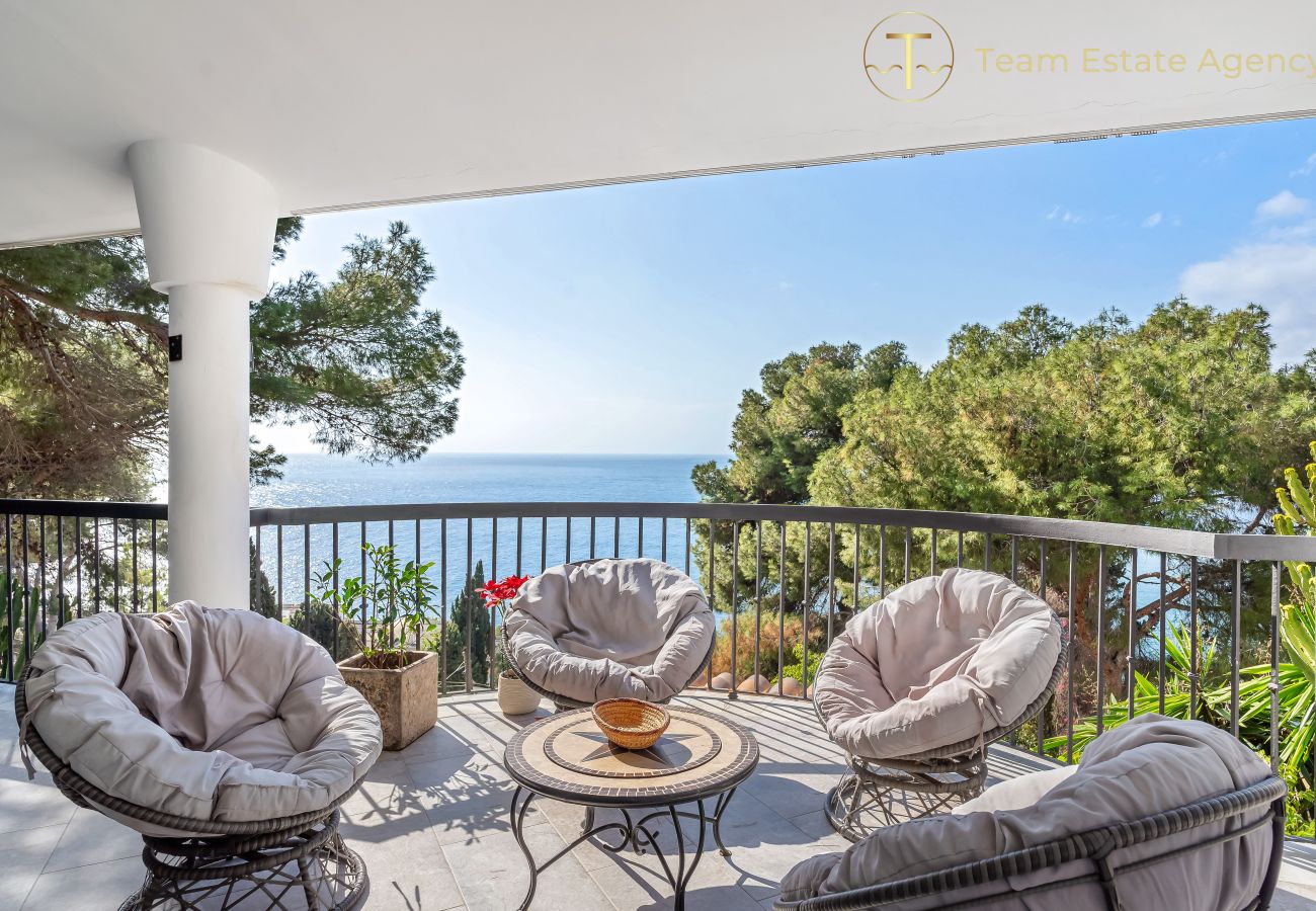 Villa in La Herradura - Wunderschöne Villa mit Meerblick, privatem Pool, 5 Minuten zu Fuß zum Strand