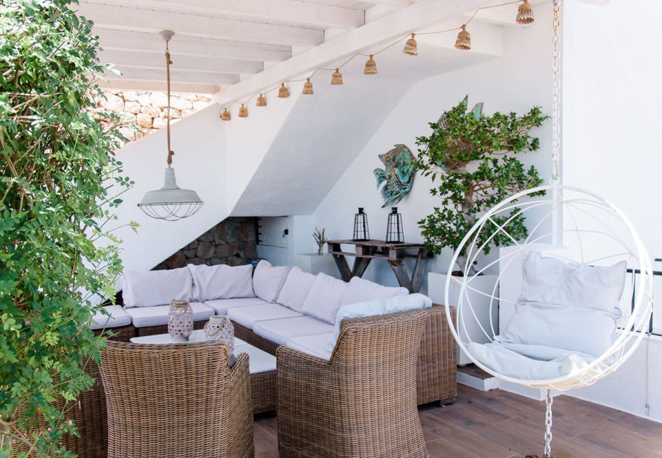 Casa adosada en La Herradura - Gran piscina, jacuzzi, ¡y ese toque extra!