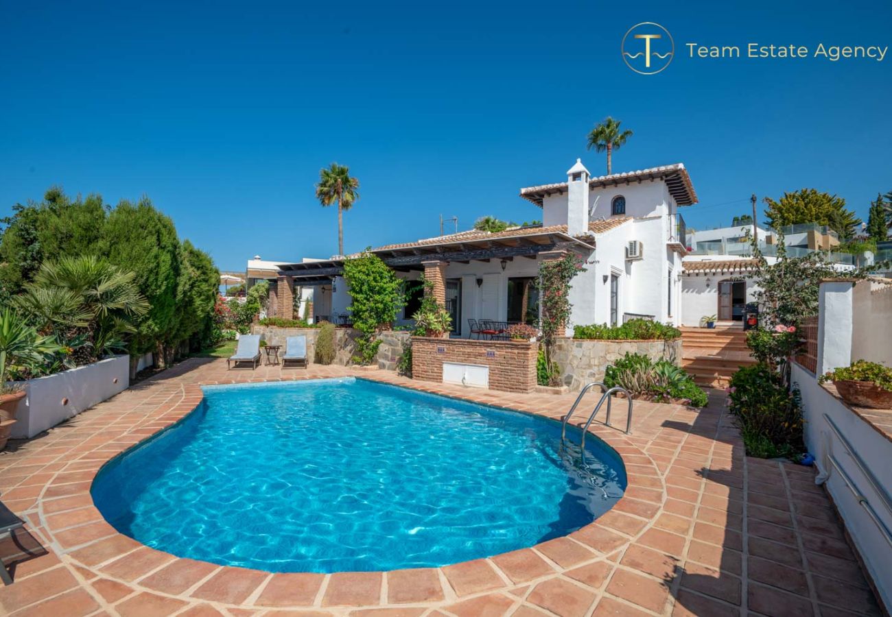 Villa en La Herradura - Villa de lujo, mágicas vistas al mar, piscina privada climatizada.