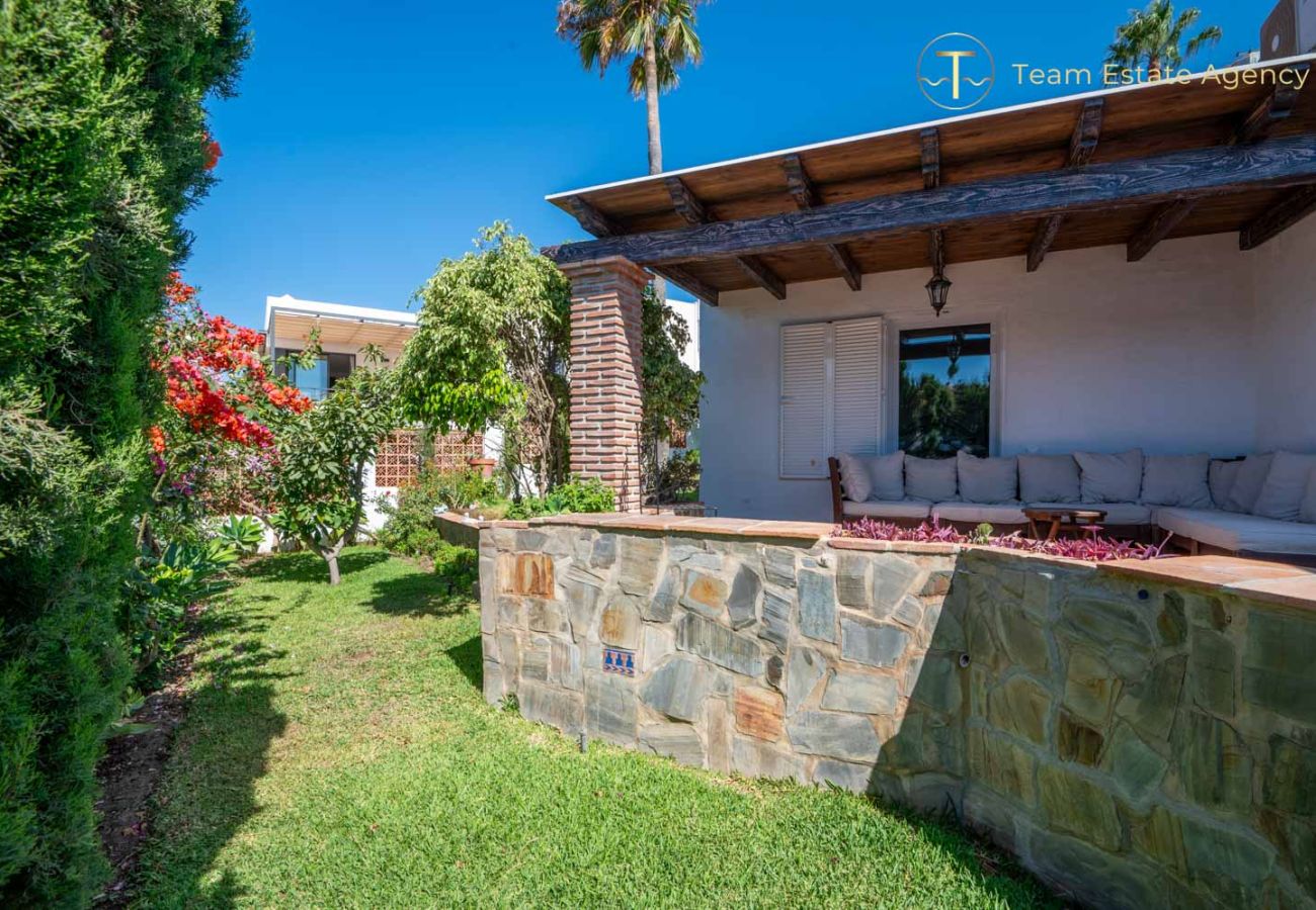 Villa en La Herradura - Villa de lujo, mágicas vistas al mar, piscina privada climatizada.