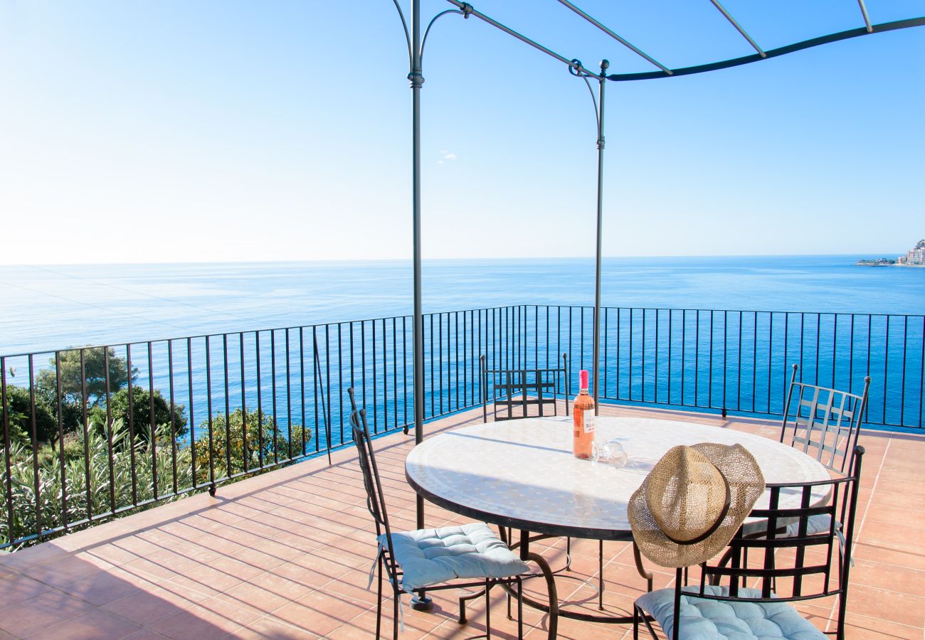 Villa en Almuñecar - Impresionantes Vistas al Mar y Piscina Privada