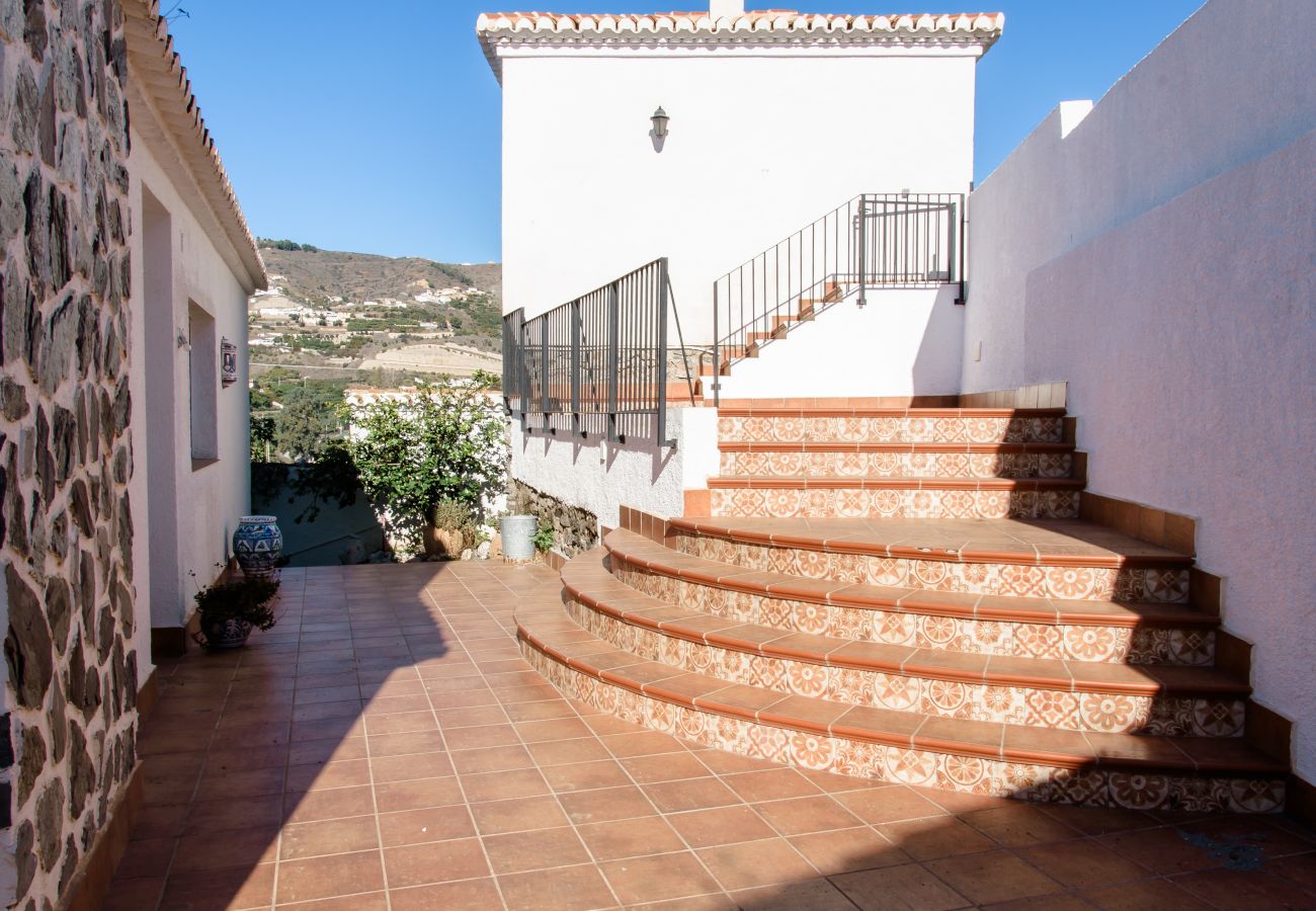 Villa en Almuñecar - Impresionantes Vistas al Mar y Piscina Privada