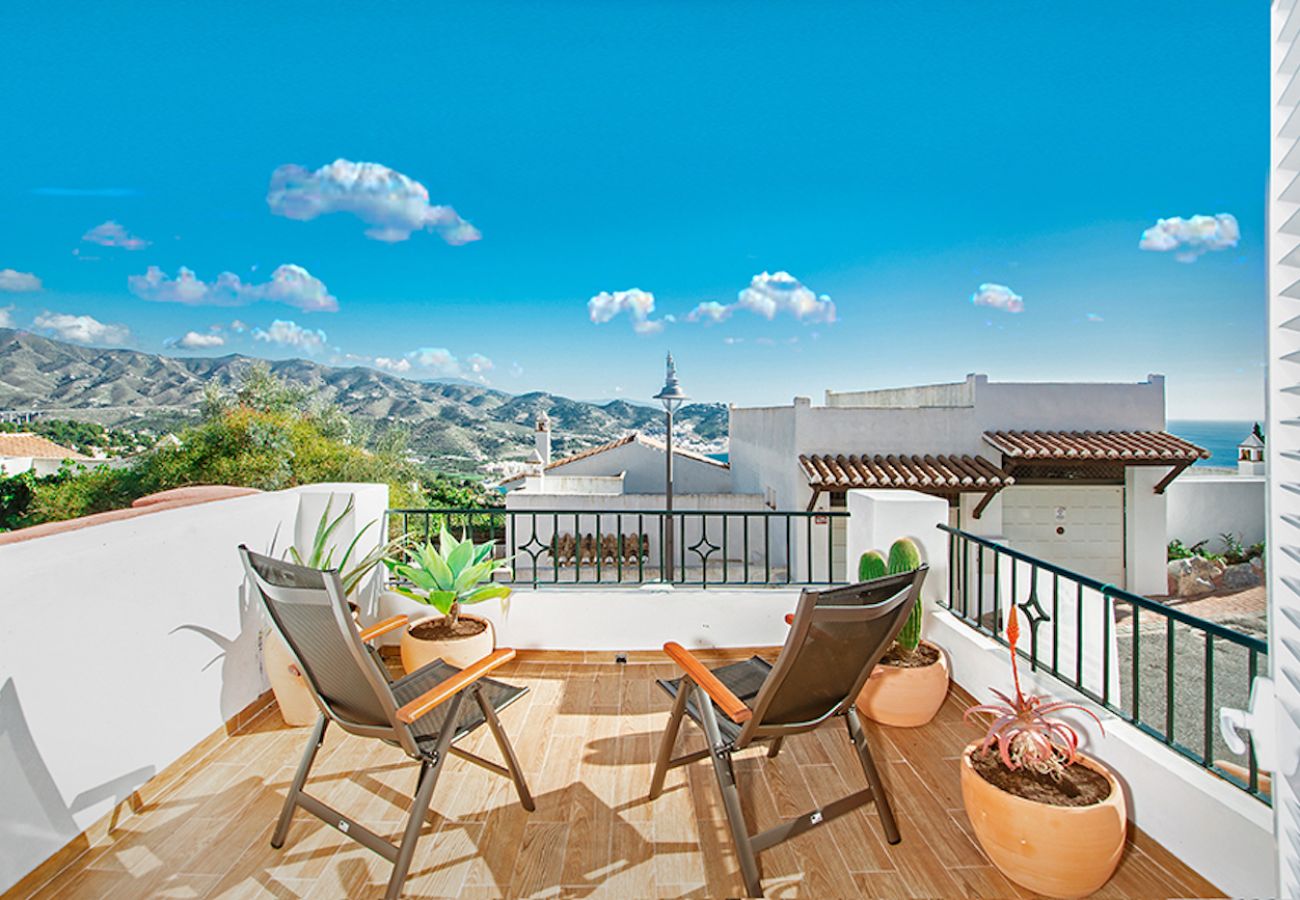 Casa adosada en La Herradura - Adosado, vistas al mar, gran terraza, piscina y pistas de pádel