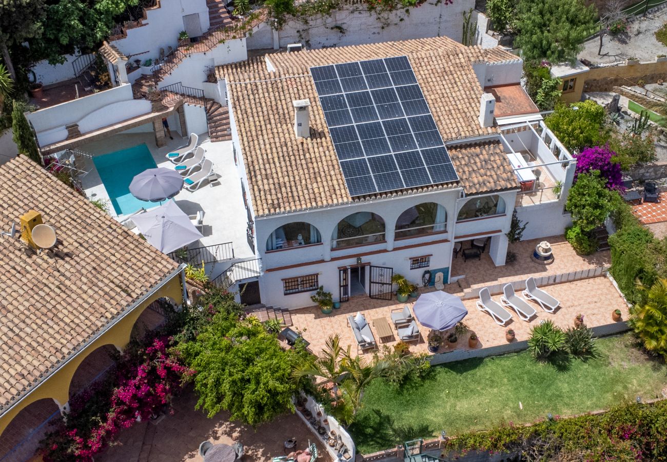 Villa en Almuñecar - Vista mágica al mar, piscina privada climatizada, a 15 min, a pie de la playa y el restaurante.