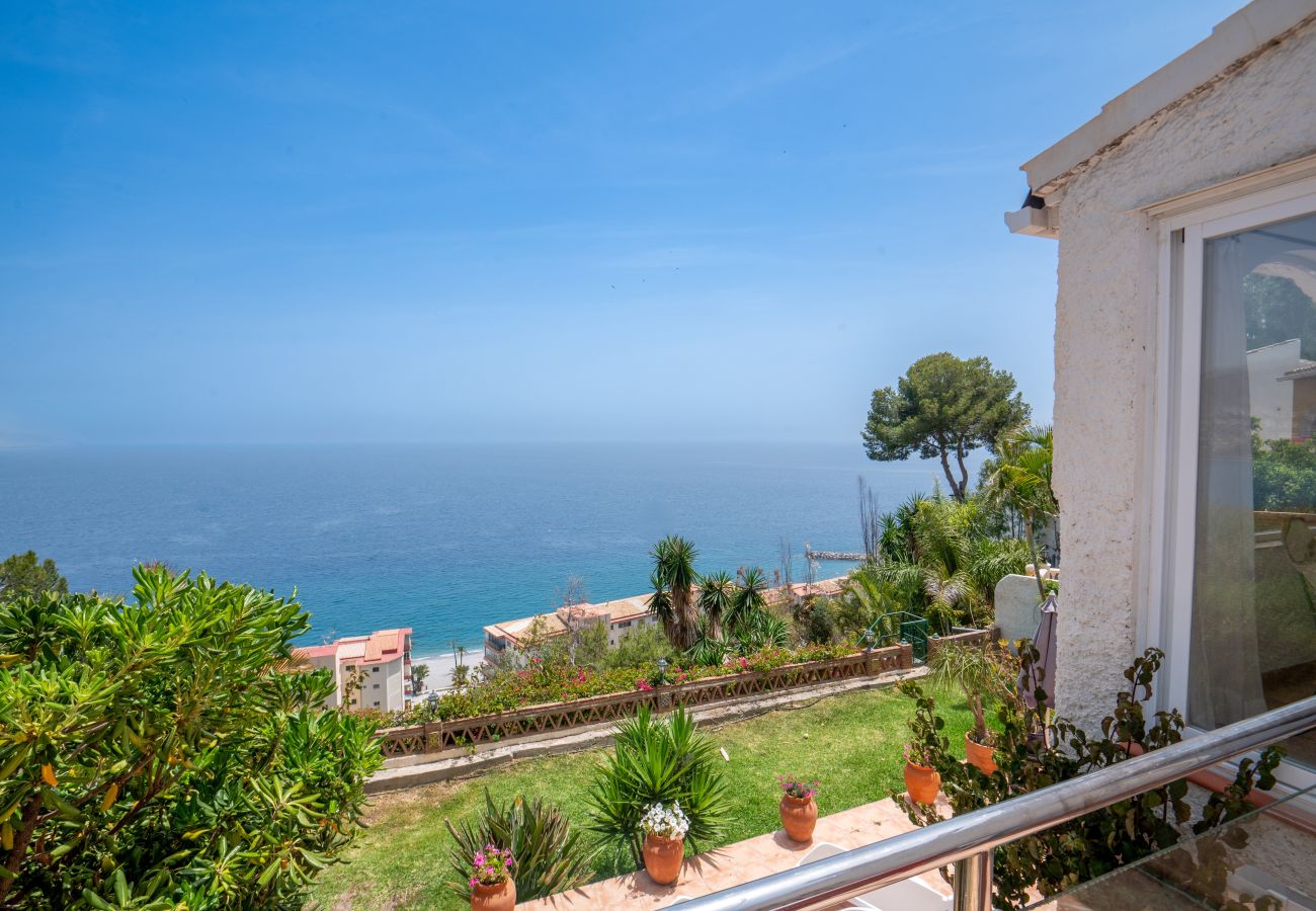 Villa en Almuñecar - Vista mágica al mar, piscina privada climatizada, a 15 min, a pie de la playa y el restaurante.