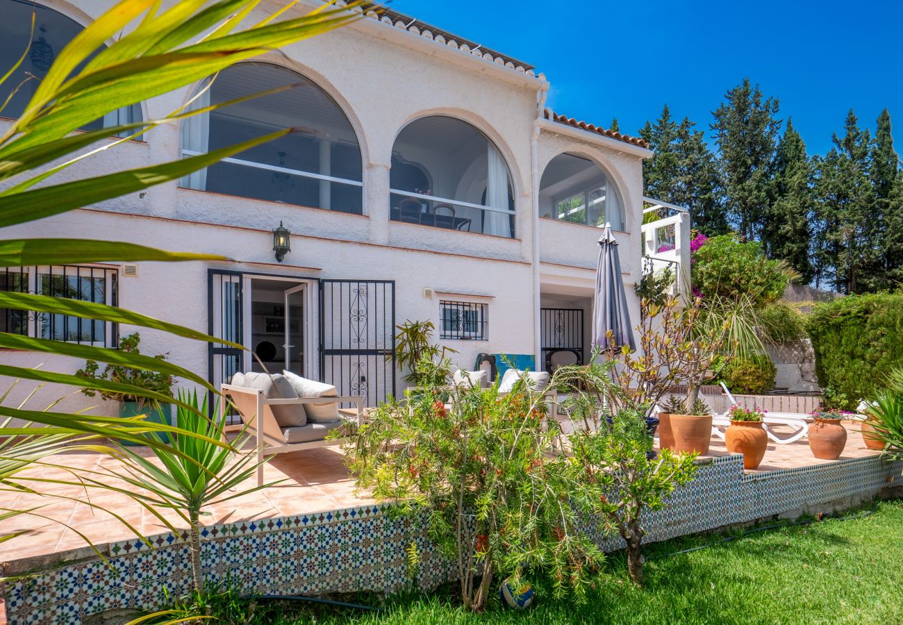 Villa en Almuñecar - Vista mágica al mar, piscina privada climatizada, a 15 min, a pie de la playa y el restaurante.