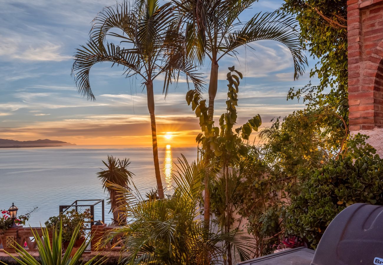 Villa en Almuñecar - Vista mágica al mar, piscina privada climatizada, a 15 min, a pie de la playa y el restaurante.