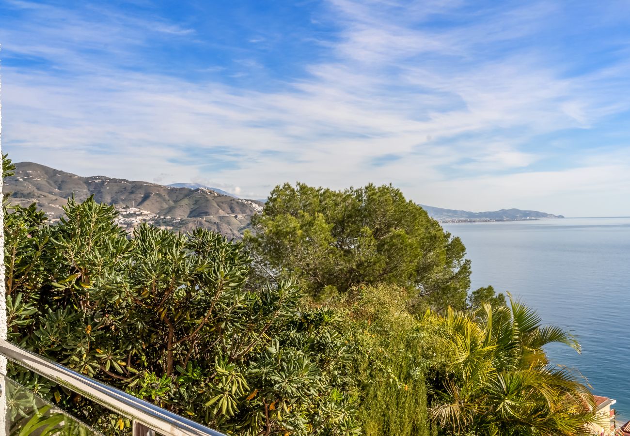 Villa en Almuñecar - Vista mágica al mar, piscina privada climatizada, a 15 min, a pie de la playa y el restaurante.