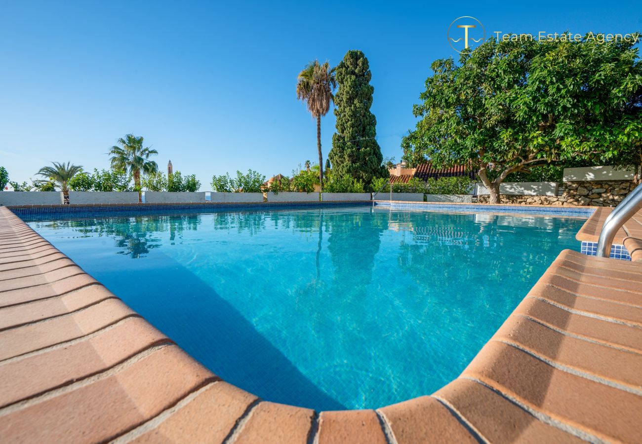 Casa adosada en Almuñecar - Vista al mar, 2 terrazas, cerca de la playa y restaurantes