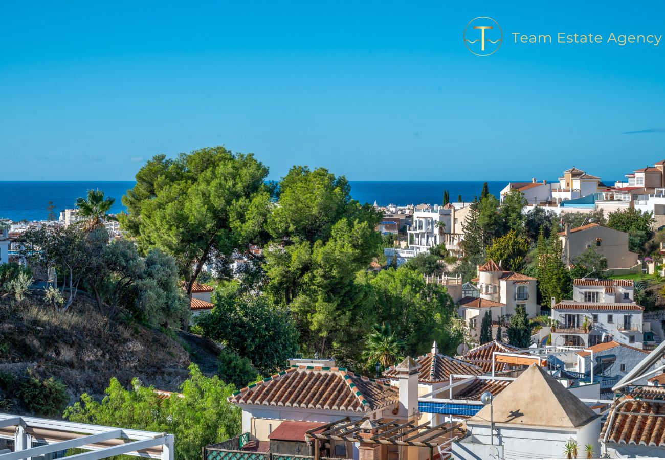 Casa adosada en Nerja - Terraza en la azotea, cerca de la playa de Burriana y el centro