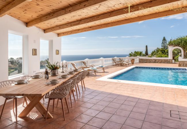 Villa en Almuñecar - Refugio elegante con impresionantes vistas al mar