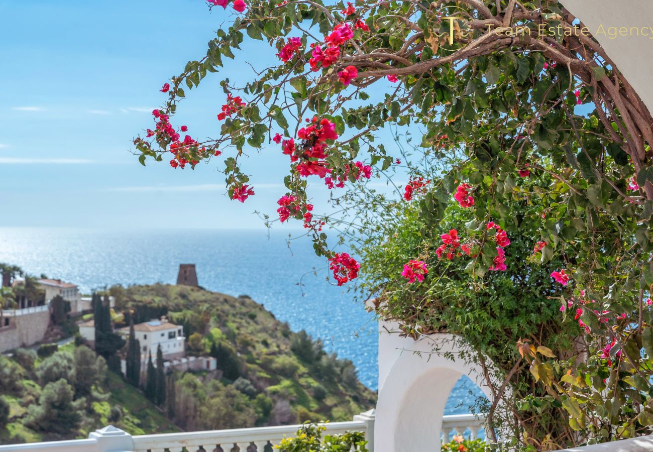 Villa en Almuñecar - Refugio elegante con impresionantes vistas al mar