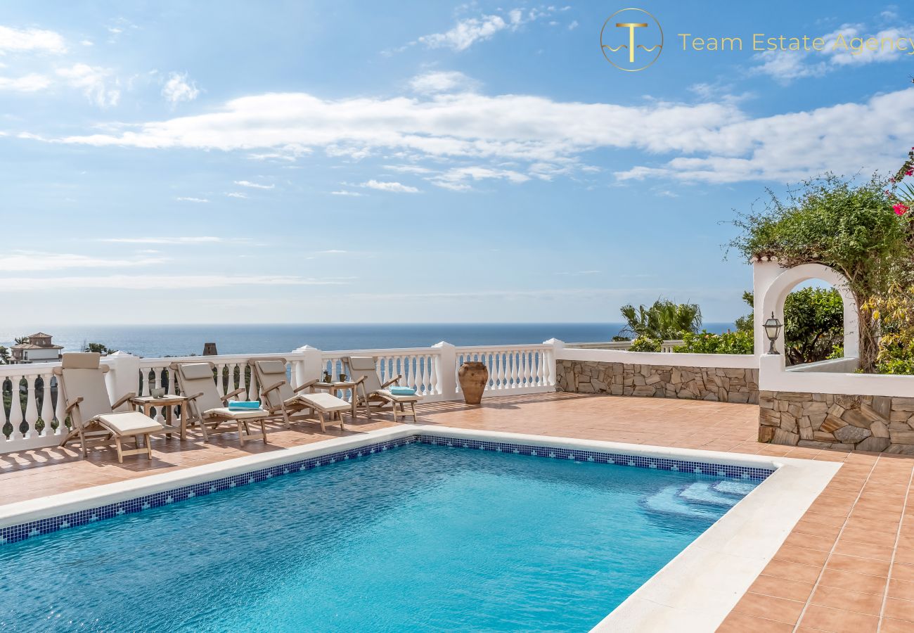 Villa en Almuñecar - Refugio elegante con impresionantes vistas al mar