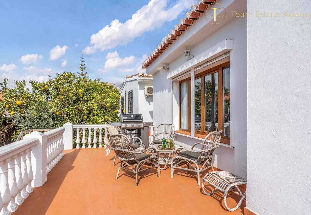 Villa en Almuñecar - Refugio elegante con impresionantes vistas al mar