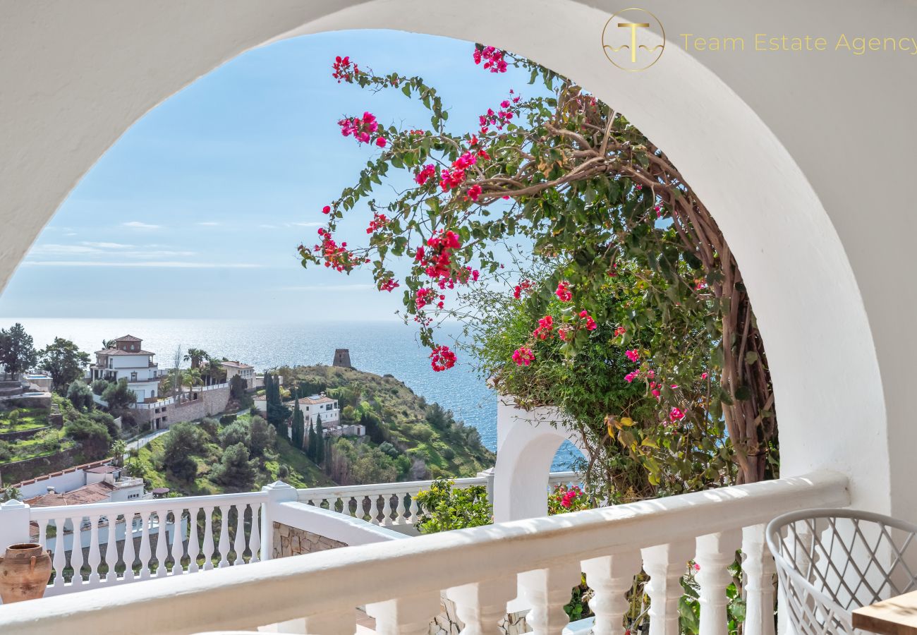 Villa en Almuñecar - Refugio elegante con impresionantes vistas al mar