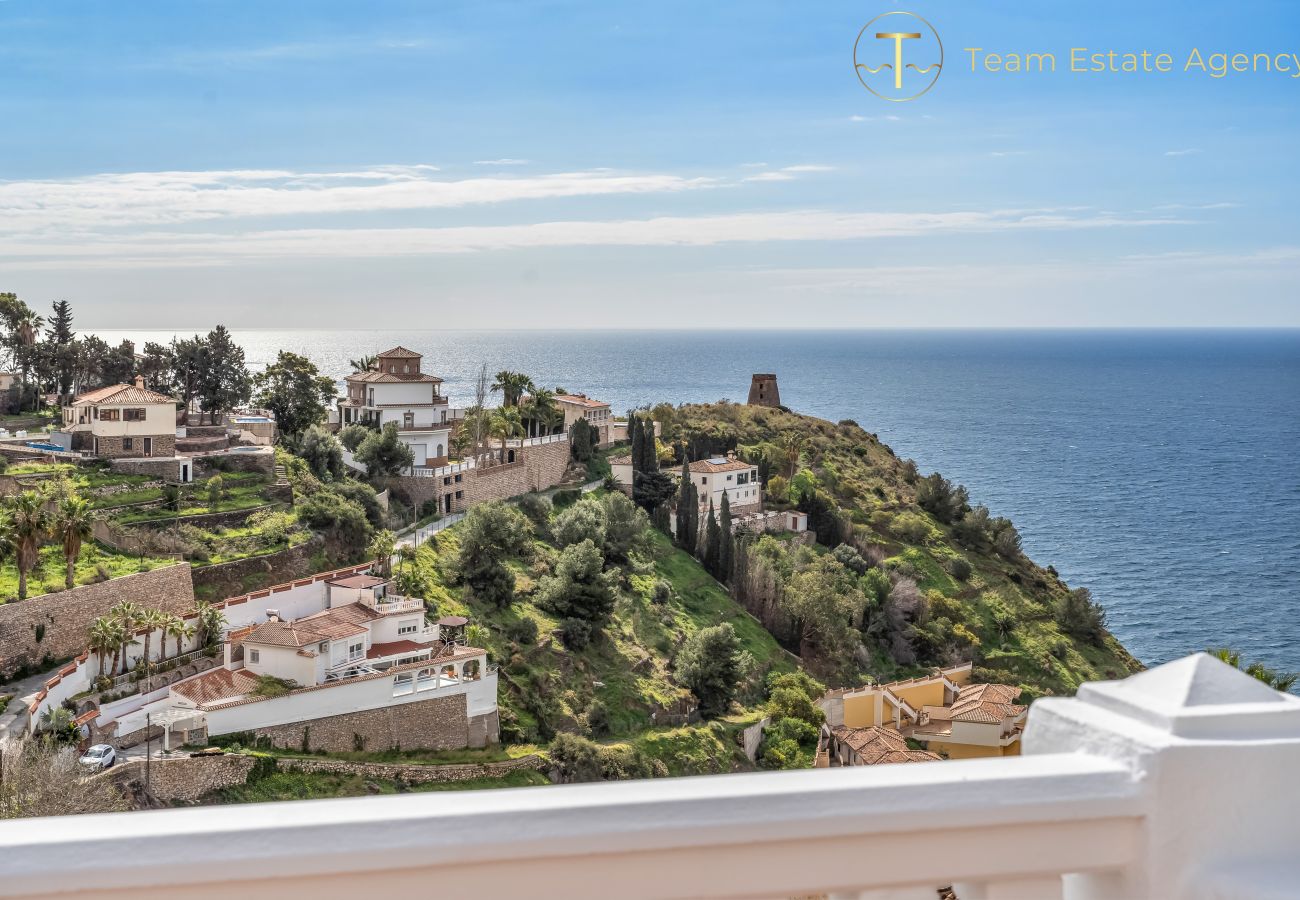 Villa en Almuñecar - Refugio elegante con impresionantes vistas al mar