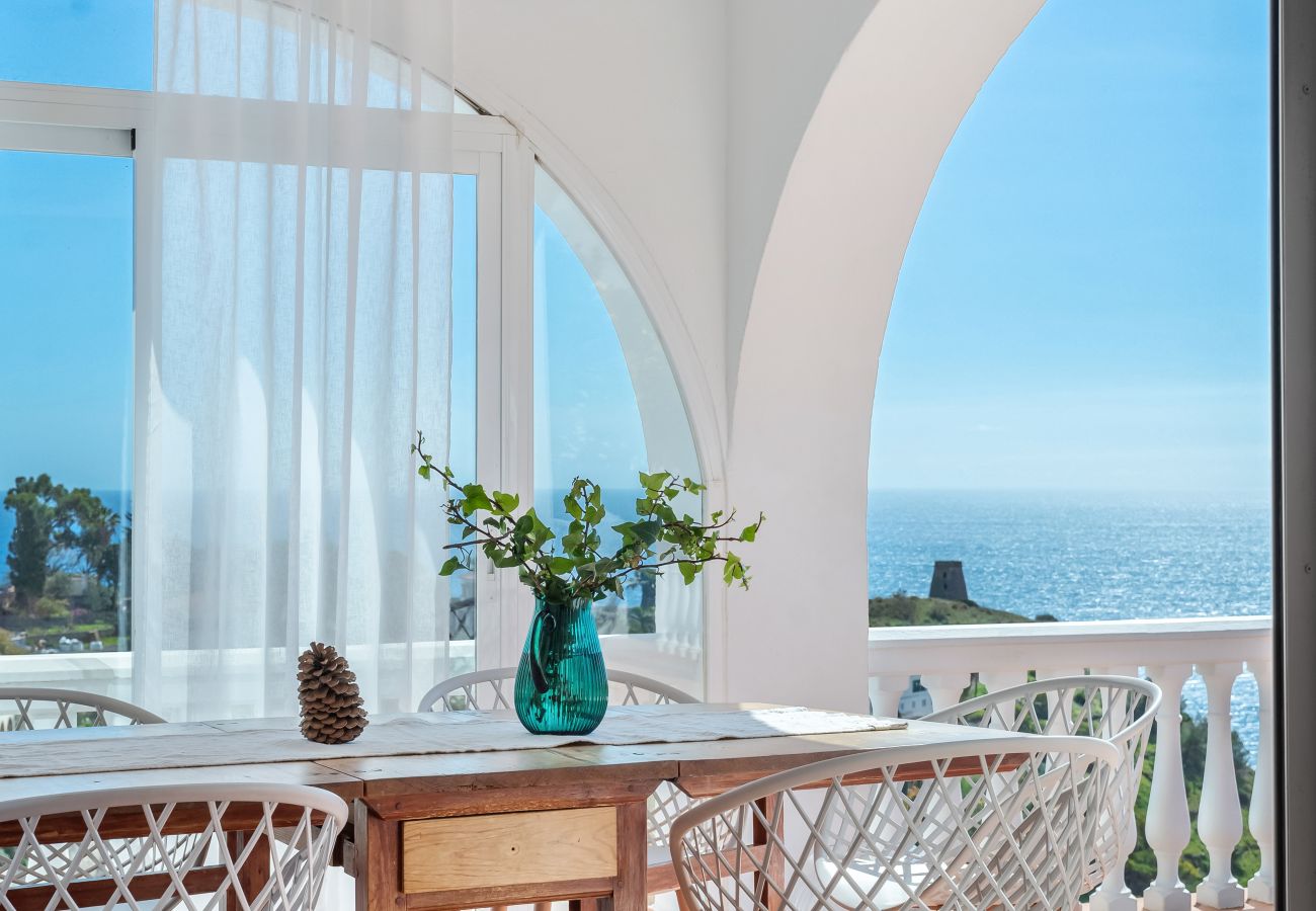 Villa en Almuñecar - Refugio elegante con impresionantes vistas al mar